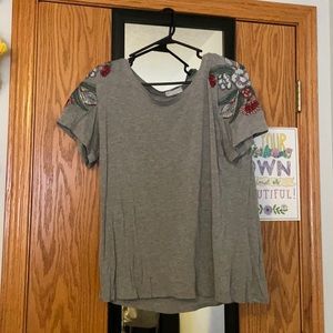 Xl grey shirt with flowers on sleeves